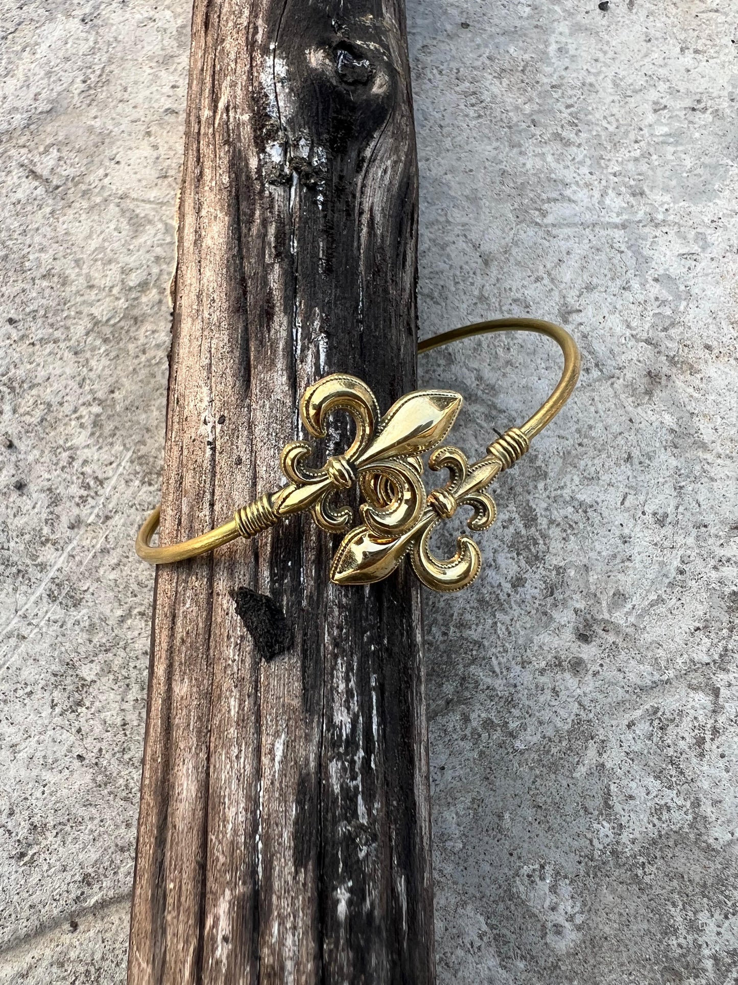 Obsidian Bloom Brass Bangle