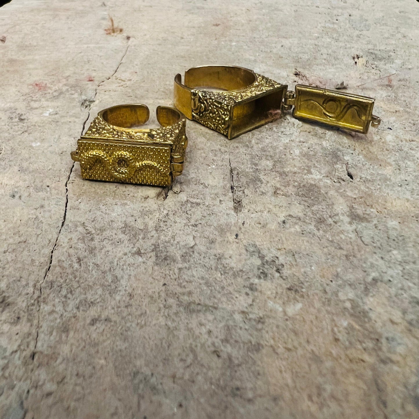 Lockin Loop Ring