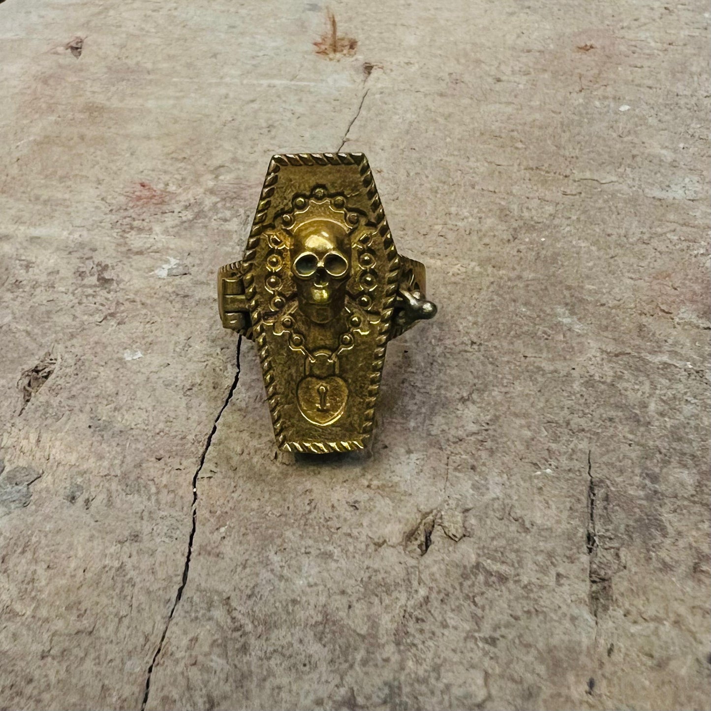 Coffins Box Ring