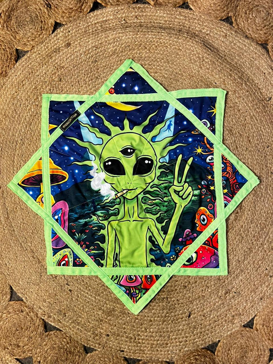 Cosmic Alien (Two Side Print Dapostar)